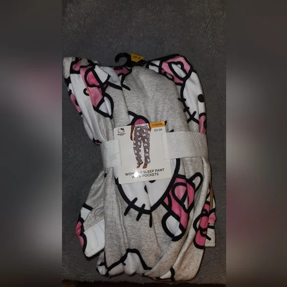 🔥 FINAL SALE PRICE 🔥 NWT! HELLO KITTY SLEEP PANTS - Picture 2 of 3